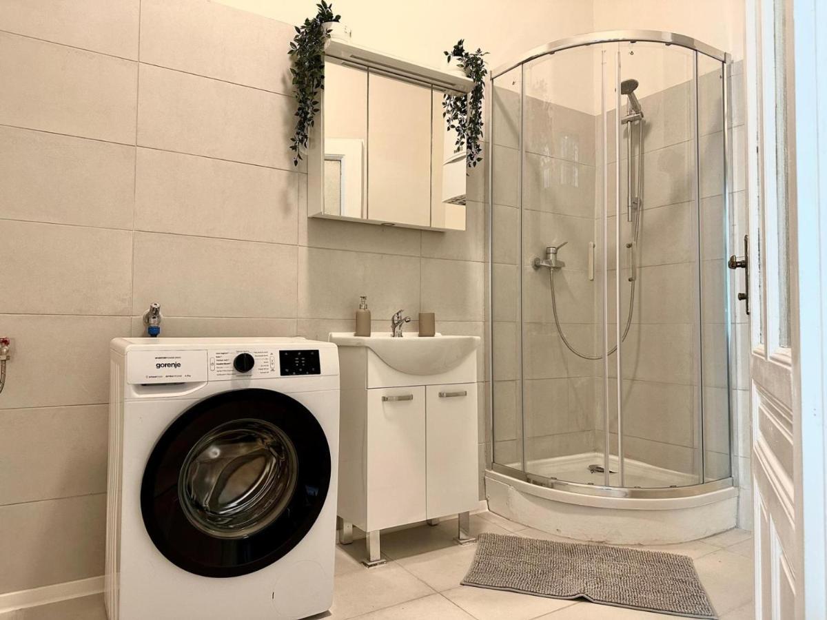 Spacious Apartment, 3 Min To U6 Metro ウィーン エクステリア 写真