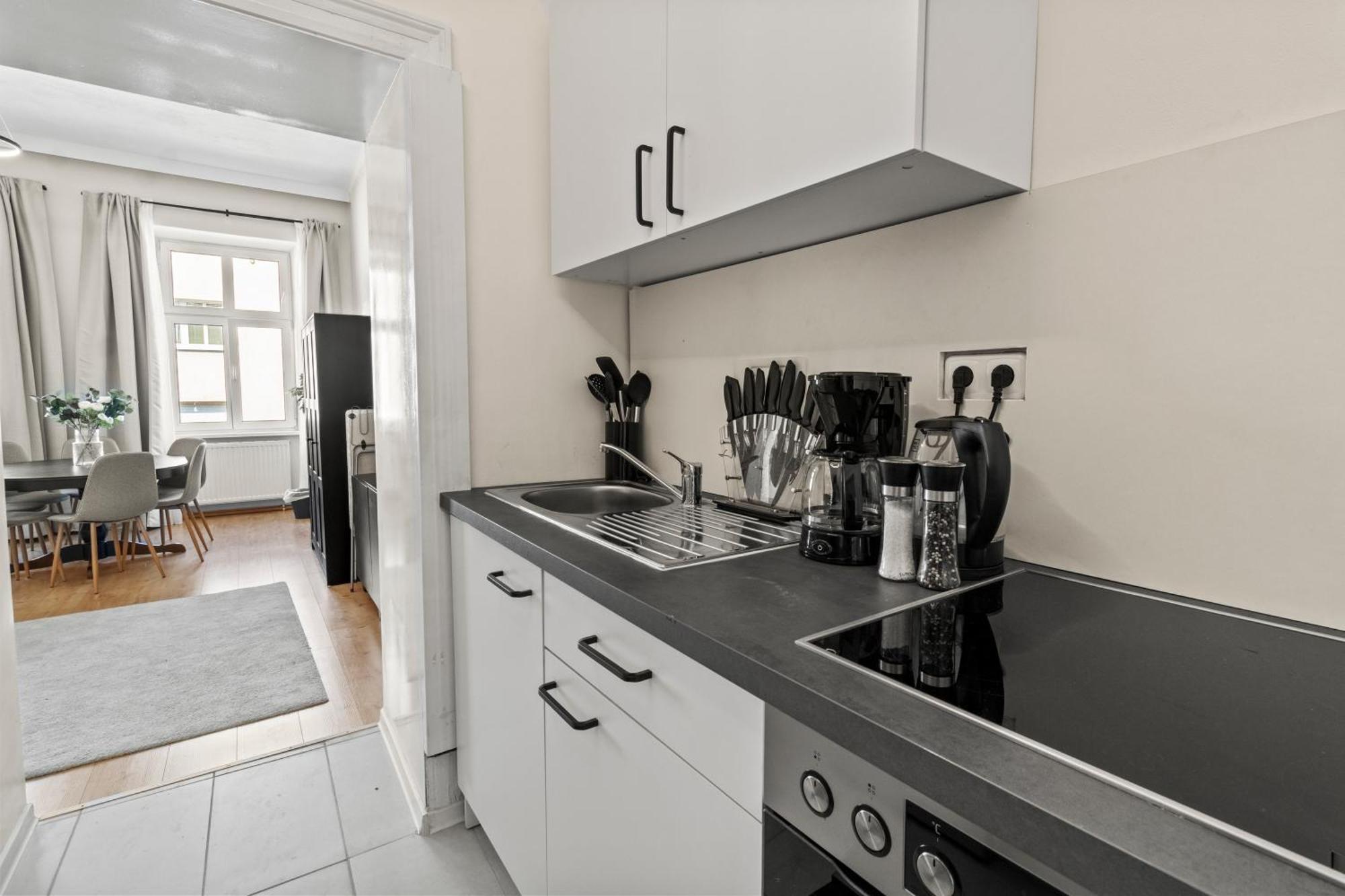 Spacious Apartment, 3 Min To U6 Metro ウィーン エクステリア 写真