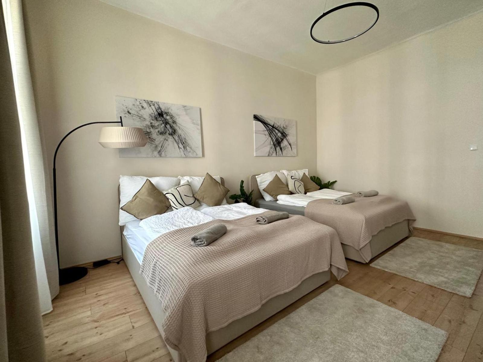 Spacious Apartment, 3 Min To U6 Metro ウィーン エクステリア 写真