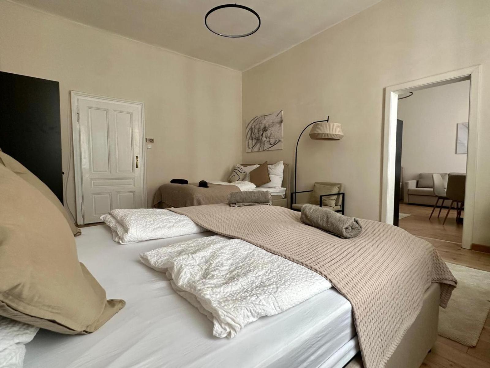 Spacious Apartment, 3 Min To U6 Metro ウィーン エクステリア 写真