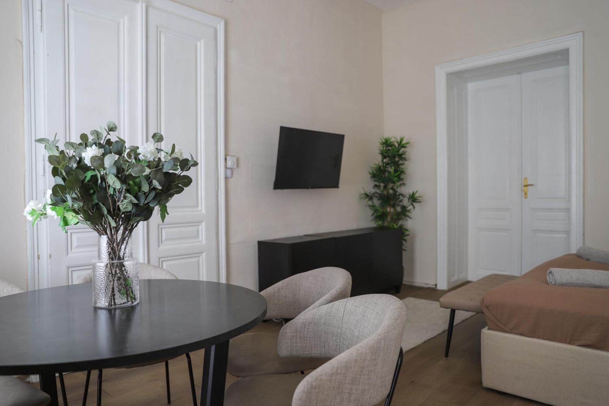 Spacious Apartment, 3 Min To U6 Metro ウィーン エクステリア 写真